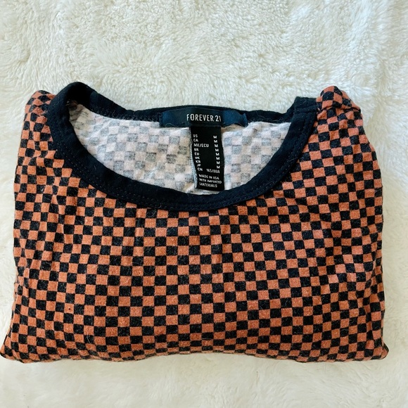 long sleeved checkered top! - Picture 2 of 6